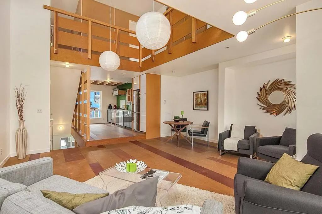 Image of Huge & fun artist’s loft – 5 levels!