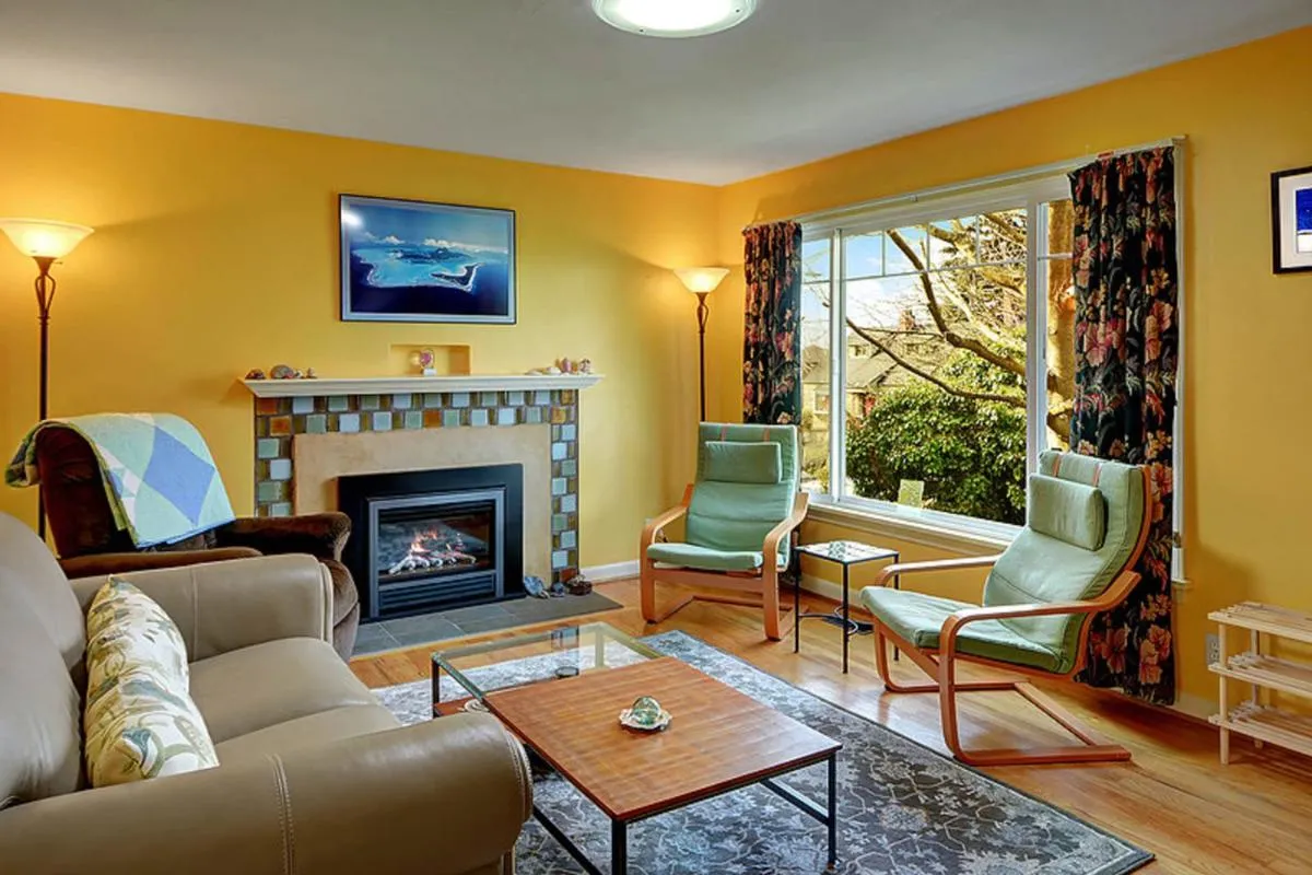 Image 4 of Husky Hideaway – 2 Bed 1 Bath Vacation home in Seattle