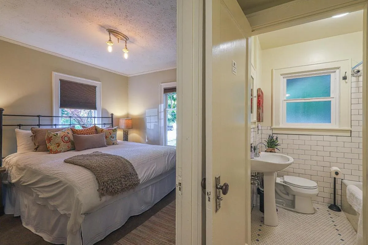 Image 2 of Lakefront Craftsman