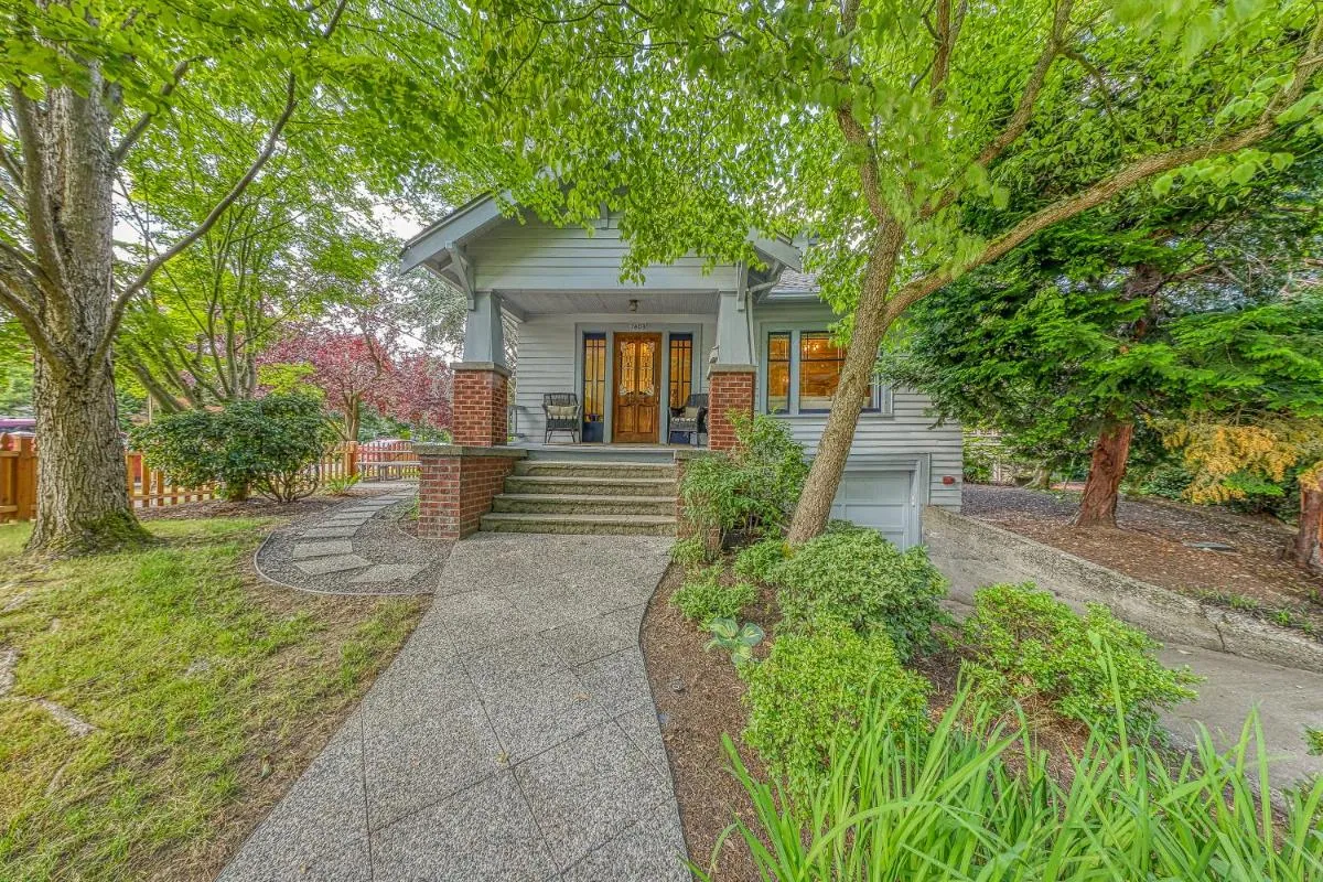 Image 5 of Lakefront Craftsman