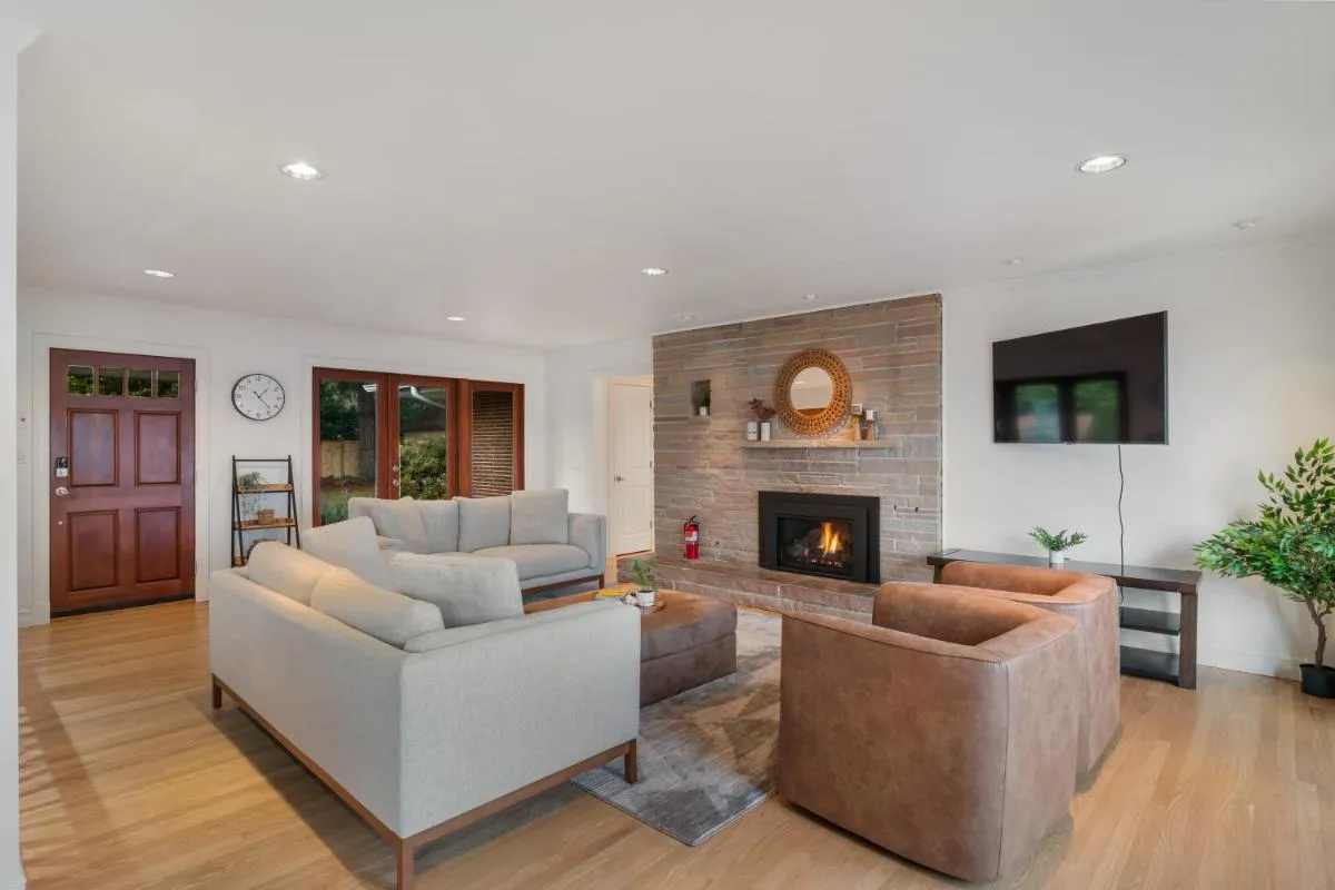 Image 3 of Lakeview house centrally located