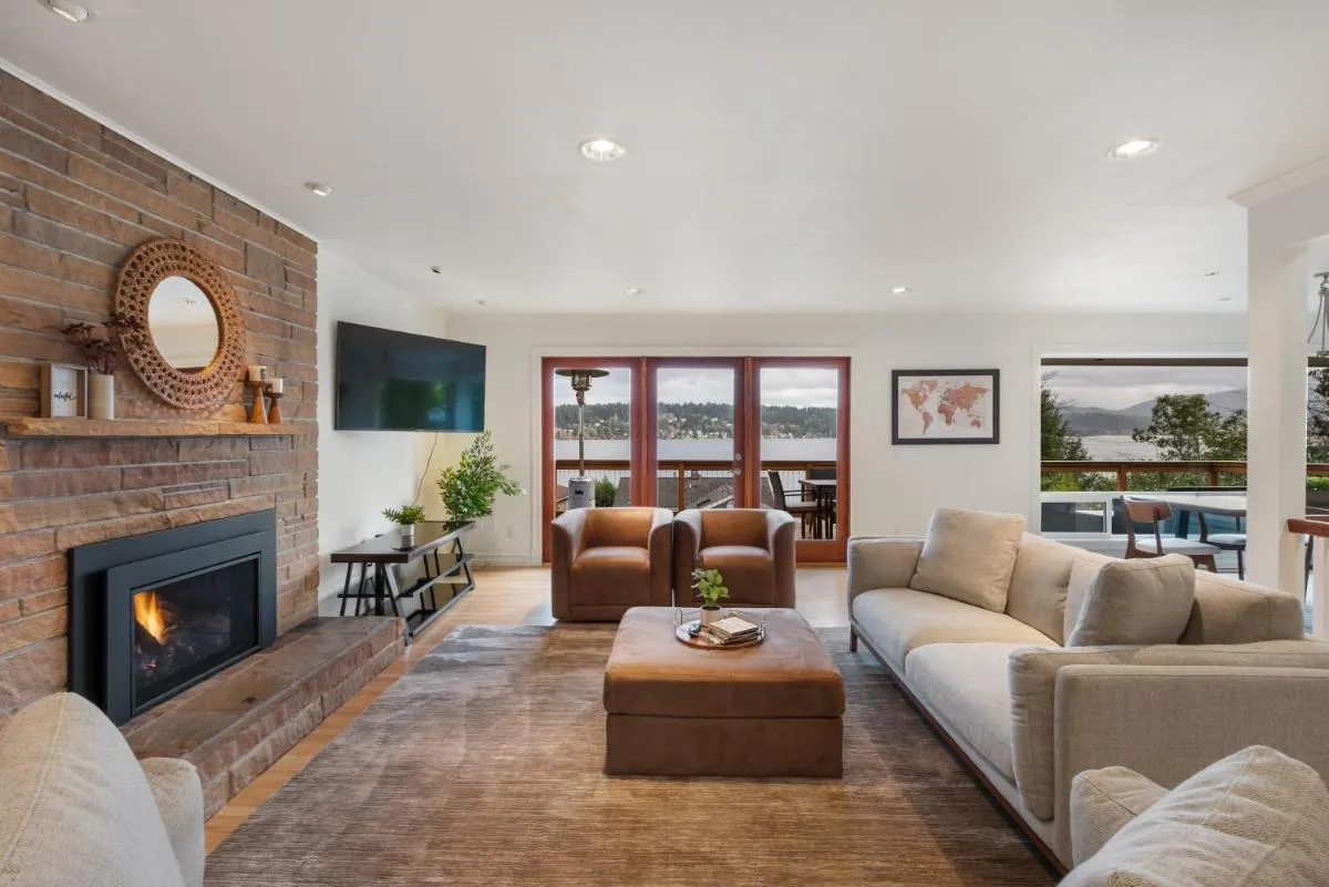 Image 1 of Lakeview house centrally located