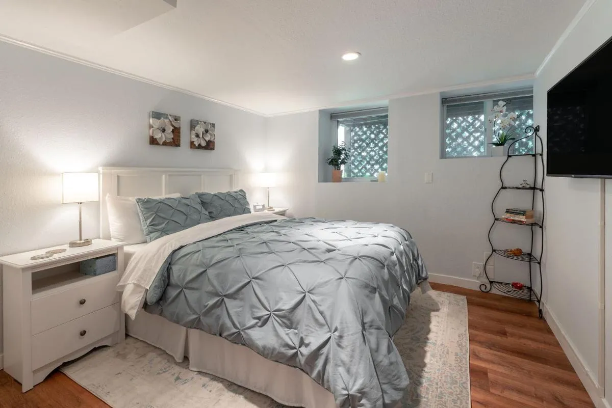 Image 1 of Laurelhurst – Cozy 1 Bedroom Apt Near Children’s Hospital and UW