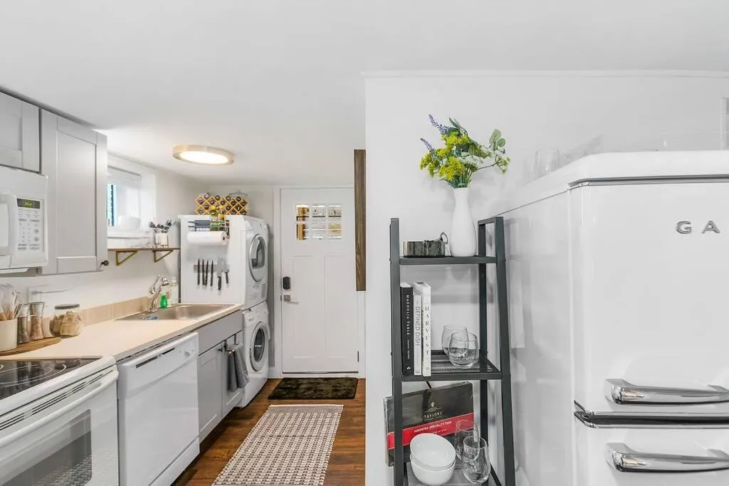 Image 3 of Lilac In Law, Picturesque lower unit