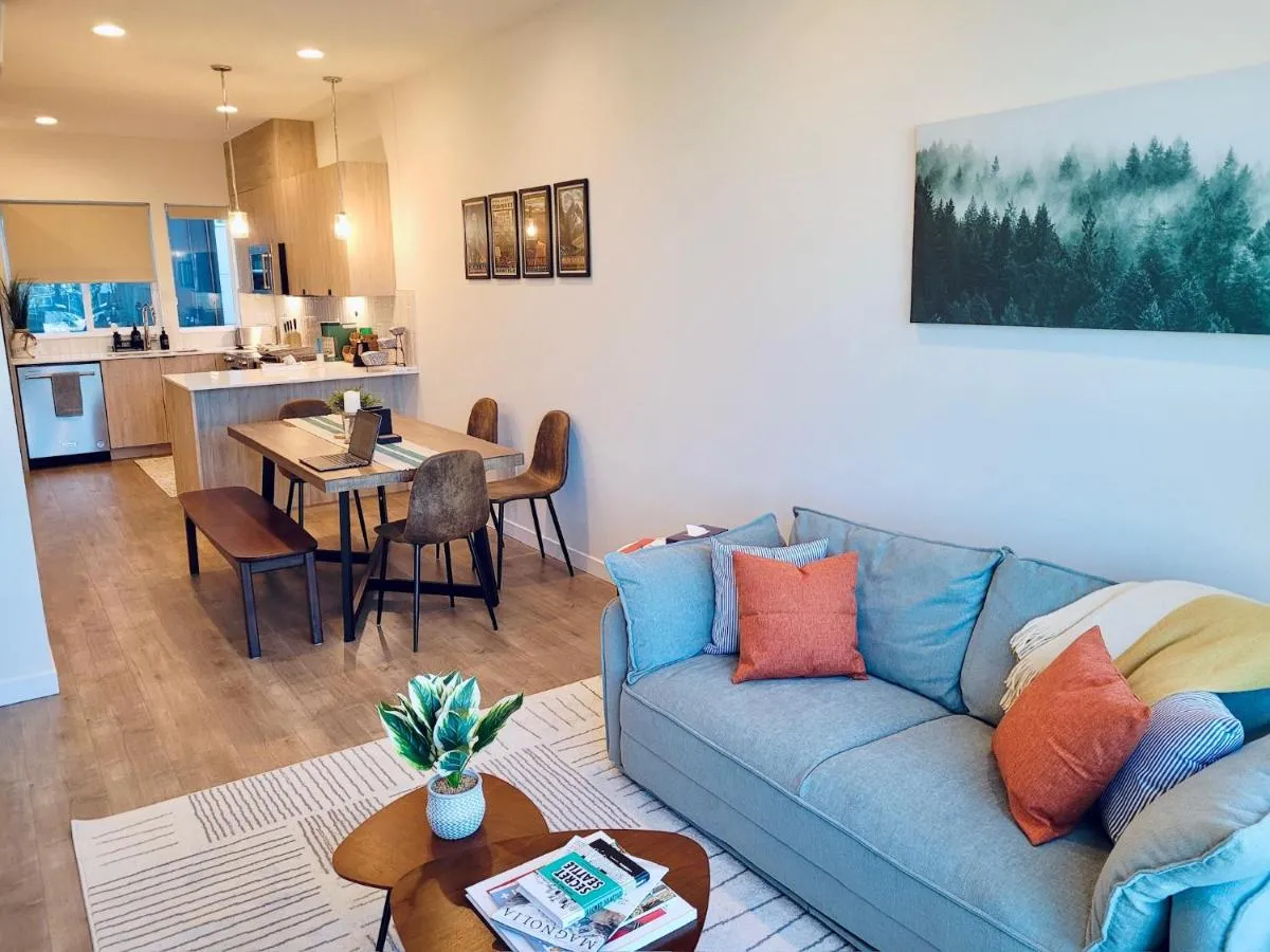 Image 3 of Luxe & Bright Gem – Prime Location, Roof Deck, View