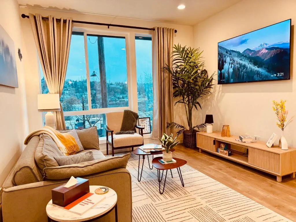 Image of Luxe & Bright Gem – Prime Location, Roof Deck, View