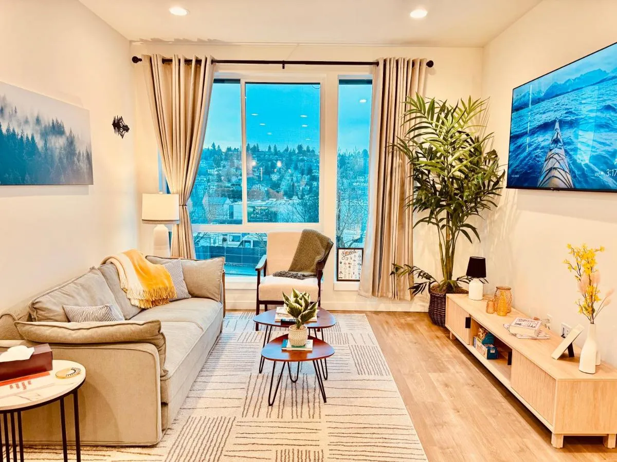 Image 2 of Luxe & Bright Gem – Prime Location, Roof Deck, View