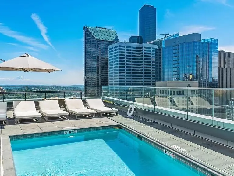 Image 3 of Luxury 1 Bedroom 1Bath Convention Center
