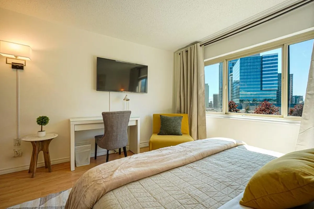 Image 6 of Luxury Downtown Studio King Bed City View