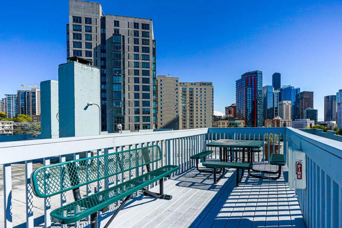 Image 5 of Luxury Downtown Studio King Bed City View
