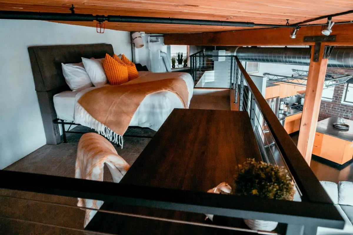 Image 1 of Massive Downtown Seattle Condo – Free Parking!