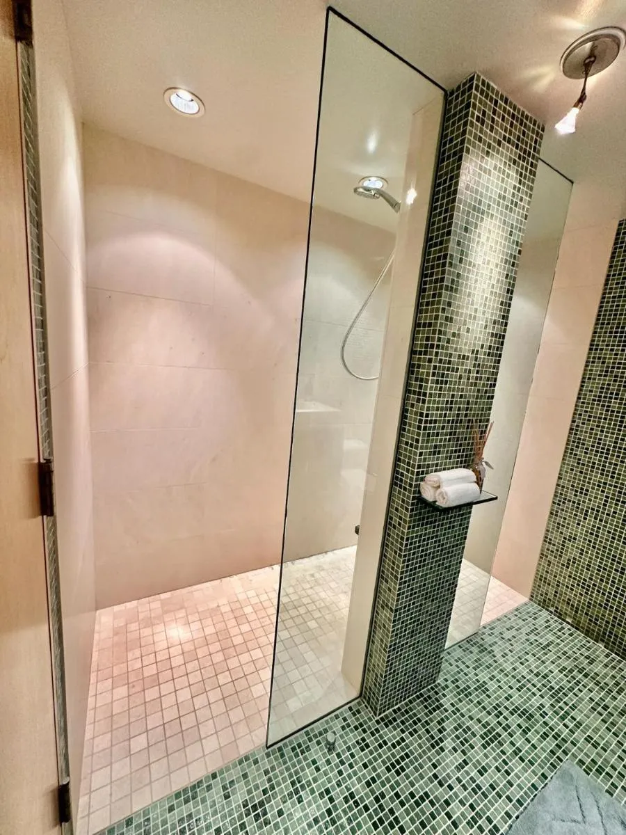Image 3 of Massive Downtown Seattle Condo – Free Parking!