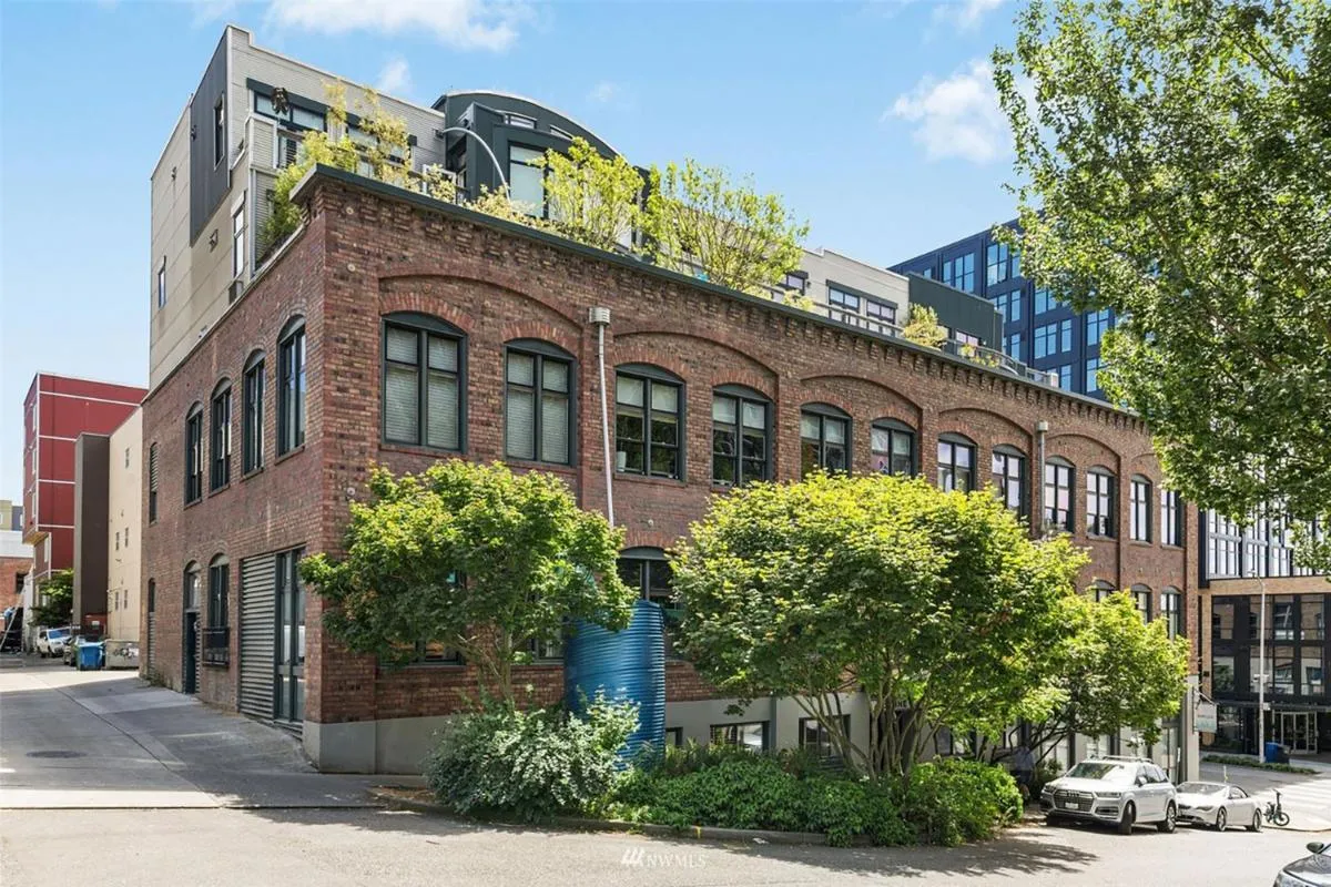 Image 5 of Massive Downtown Seattle Condo – Free Parking!