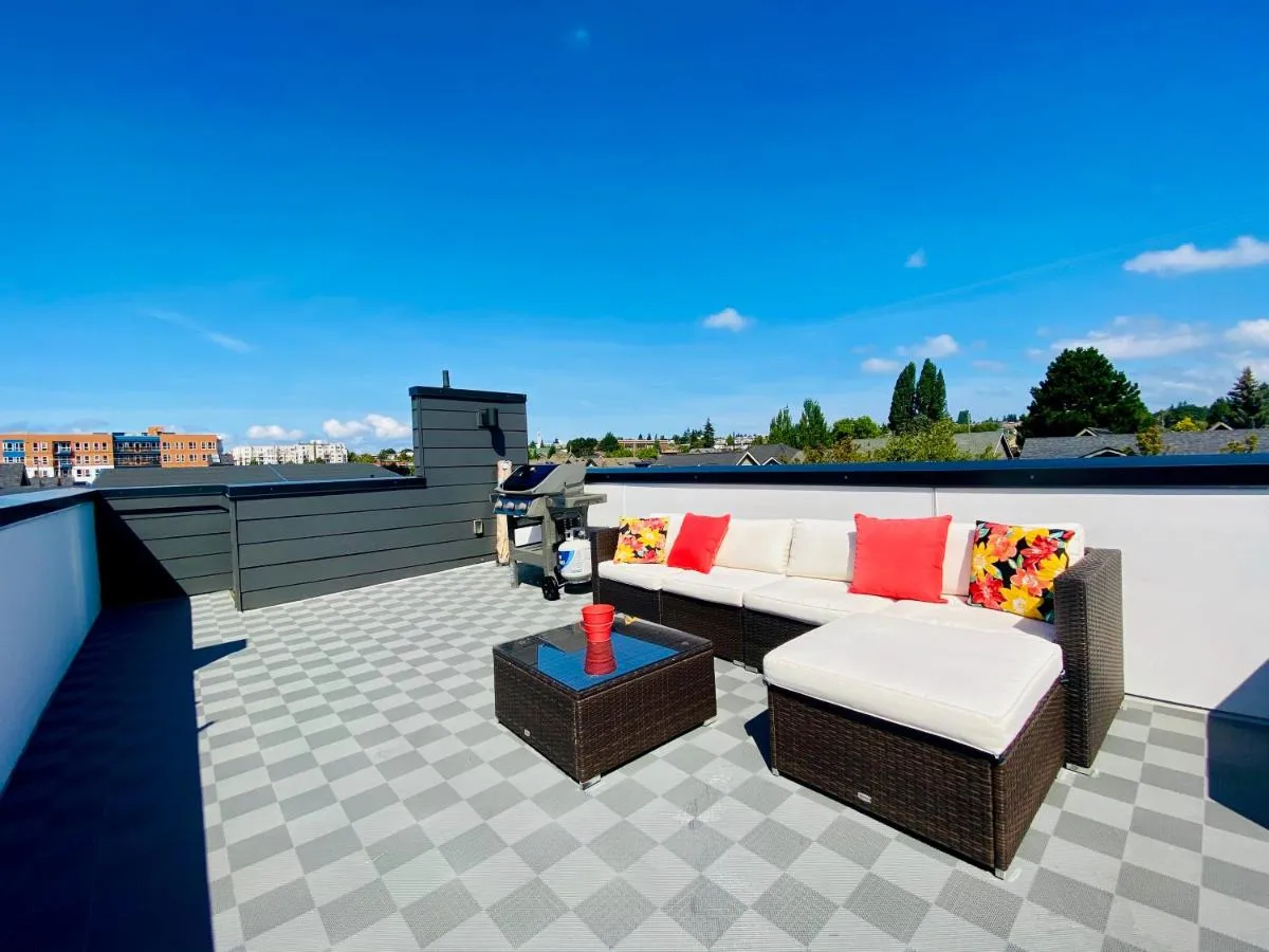 Image 5 of Modern Ballard Townhouse – 92 Walkscore & Rooftop!