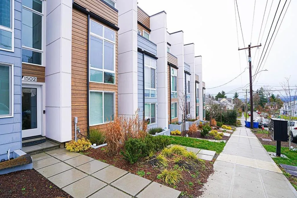 Image of Modern Home, Rooftop view, 3 block Beacon station