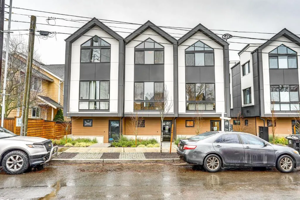 Image of Modern Seattle Townhome Walk to Light Rail!