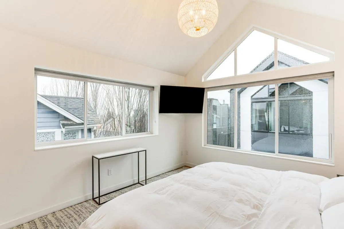 Image 6 of Modern Seattle Townhome Walk to Light Rail!