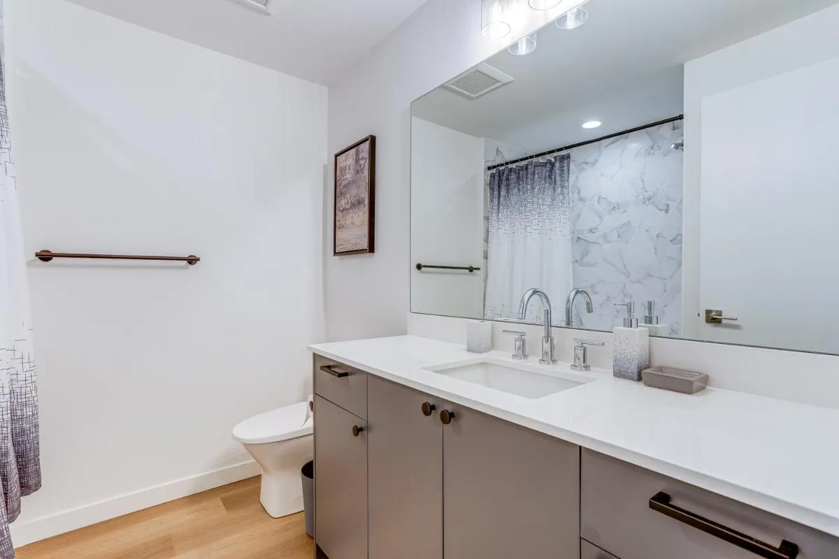 Image 2 of Modern Seattle Townhome Walk to Light Rail!