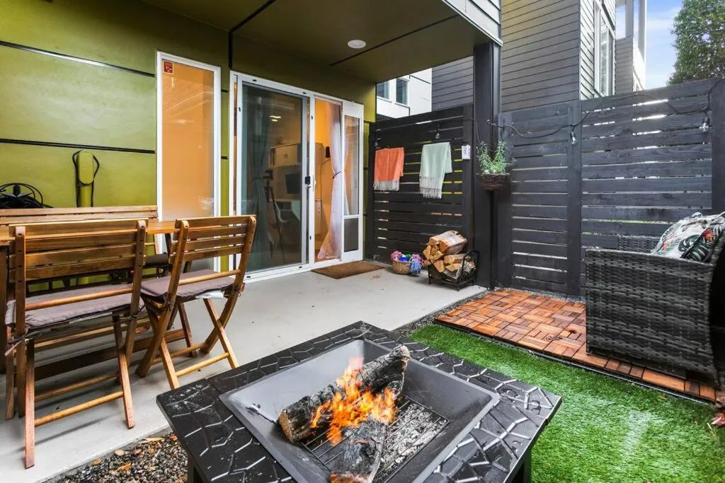 Image 4 of Modern Sustainable Design in Ballard – 92 Wlkscore