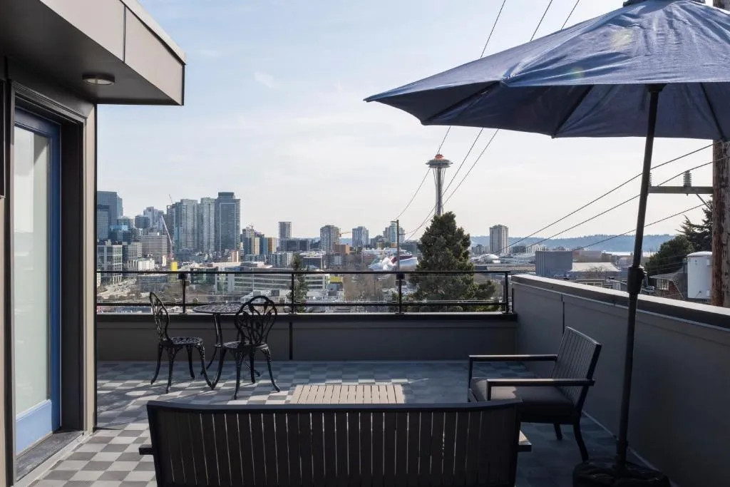 Image of Modern Townhome with Space Needle View