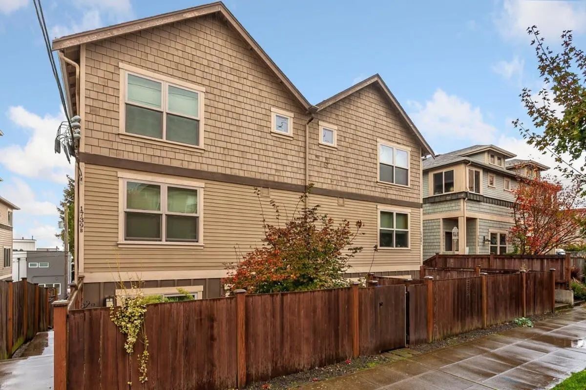 Image 5 of Modern Townhouse near DT Seattle & Stadium Parking