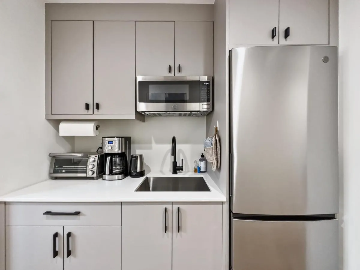 Image 2 of Modern apartment near light rail