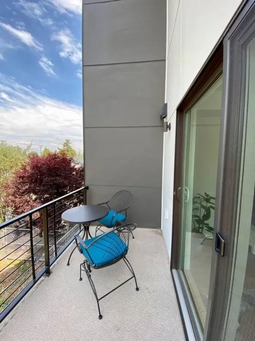 Image 6 of Modern two story townhouse near light rail