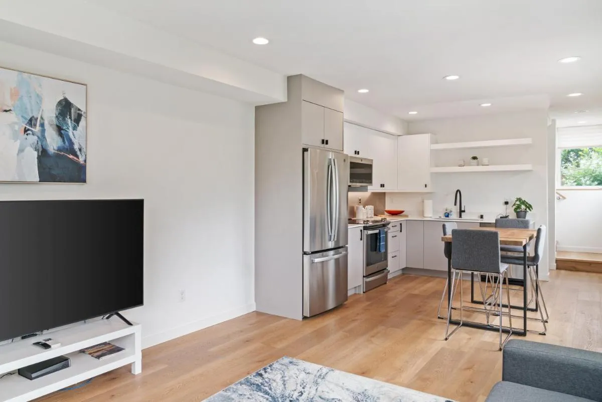 Image 4 of Modern two story townhouse near light rail
