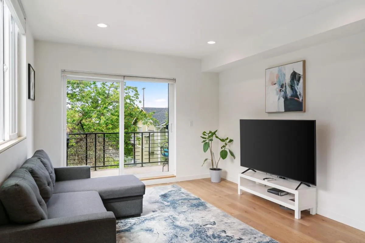 Image 5 of Modern two story townhouse near light rail