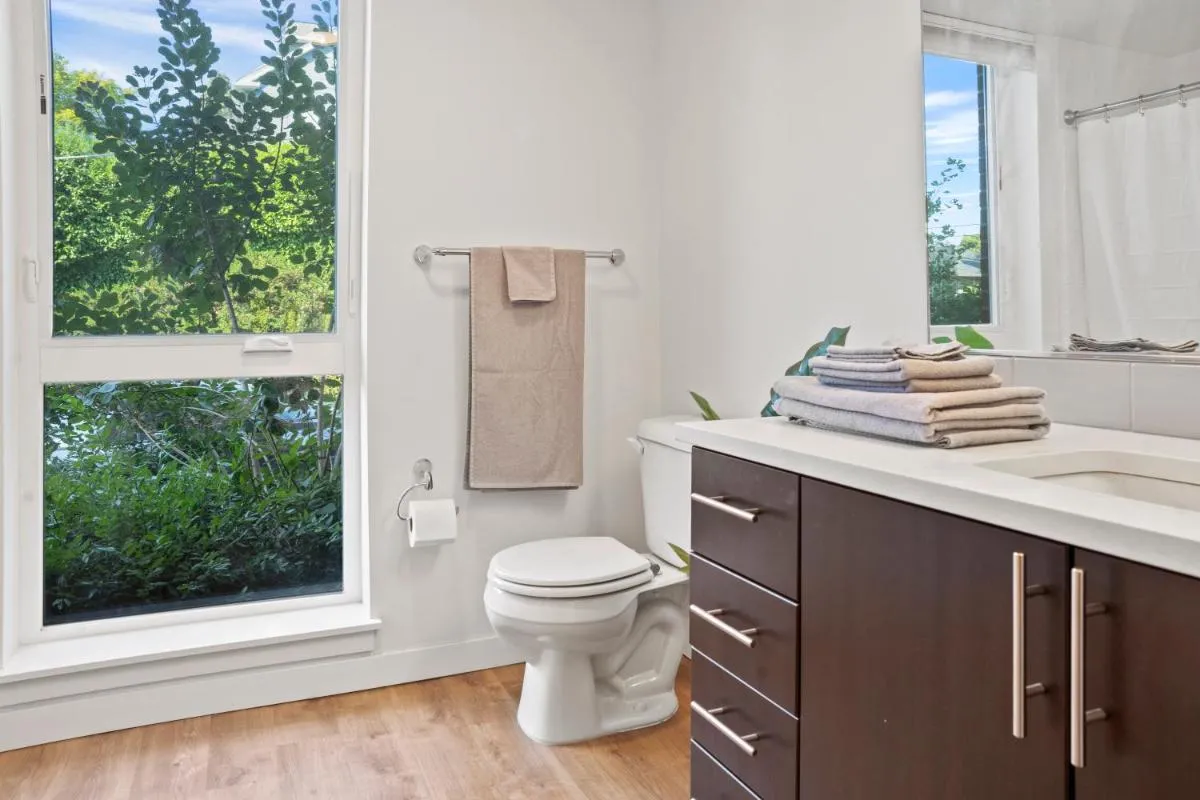 Image 2 of NEW Bright Capitol Hill Condo, Great Location Views