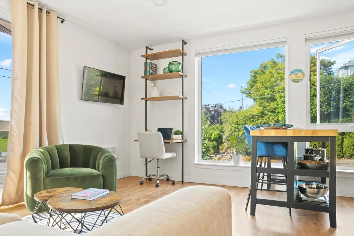 Image 4 of NEW Bright Capitol Hill Condo, Great Location Views