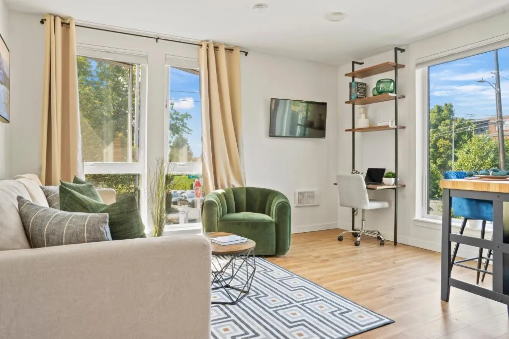 Image of NEW Bright Capitol Hill Condo, Great Location Views