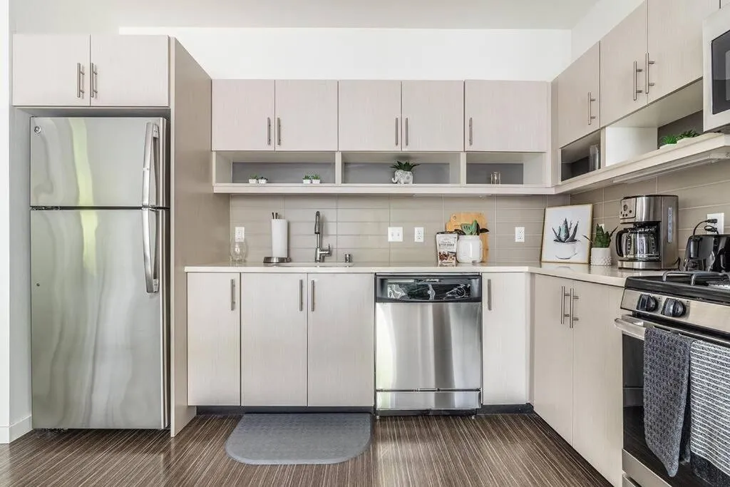 Image 2 of One bedroom luxury apartment (Gym, Wifi, Parking, Rooftop Deck)