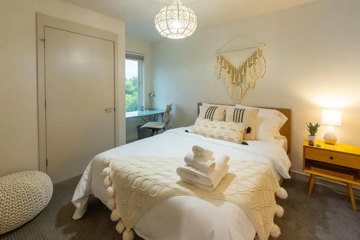 Image 6 of Perch – 47th Elegance
