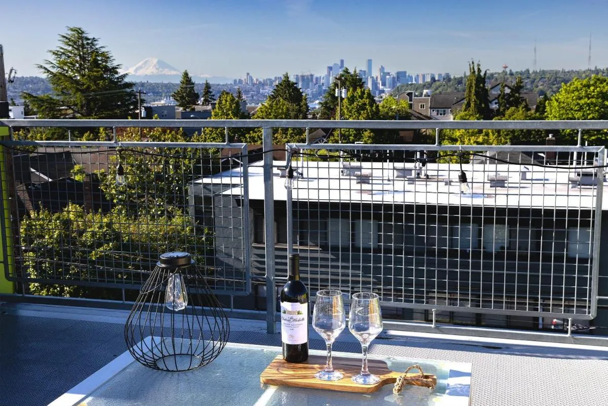 Image 5 of Perch – 47th Elegance