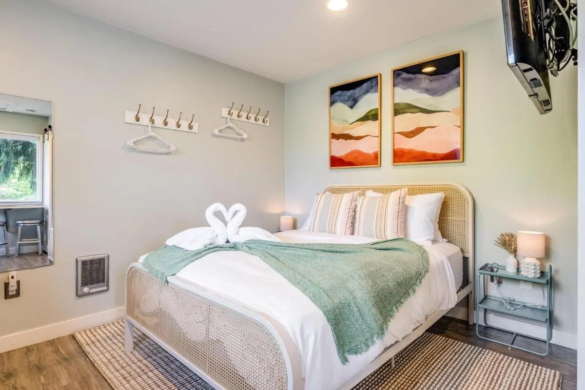 Image 6 of Perch – Ballard Cozy