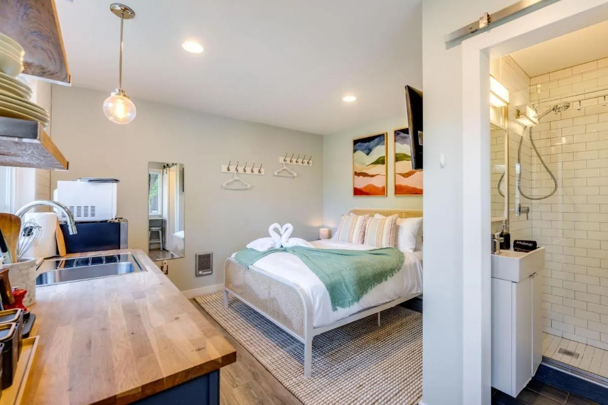 Image 1 of Perch – Ballard Cozy