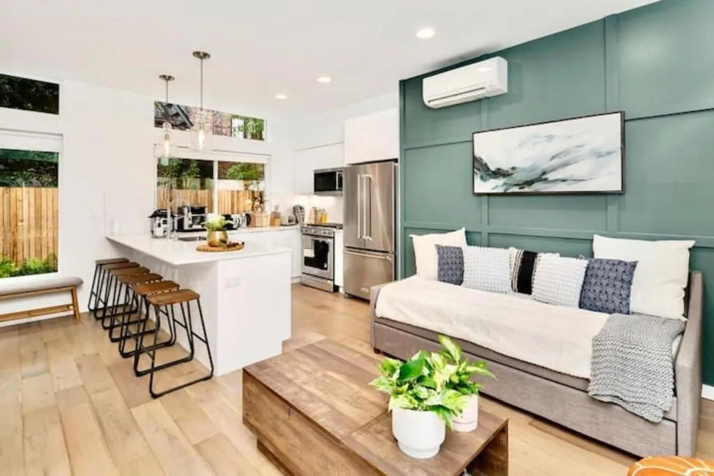Image of Perch – Capitol Luxe Eight