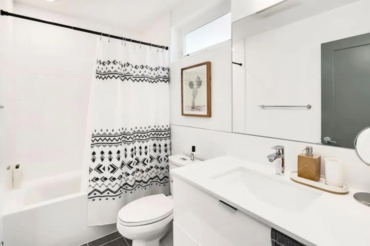 Image 2 of Perch – Capitol Luxe Eight
