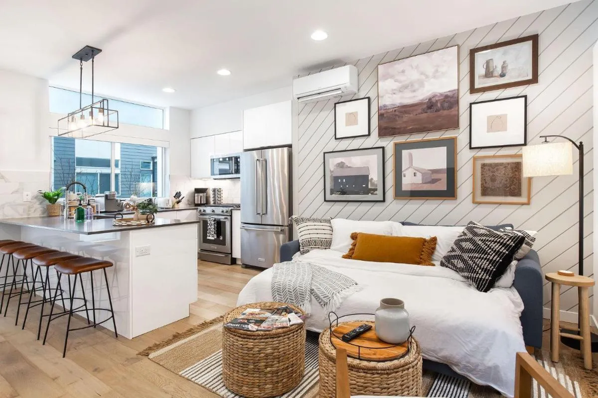 Image 3 of Perch – Capitol Luxe Six