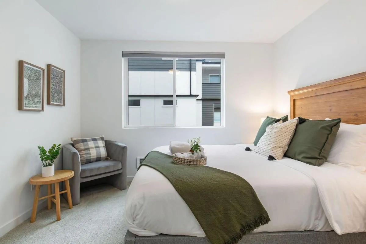 Image 1 of Perch – Capitol Luxe Six
