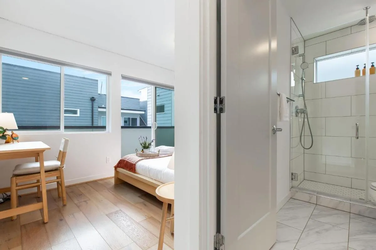 Image 2 of Perch – Capitol Luxe Six