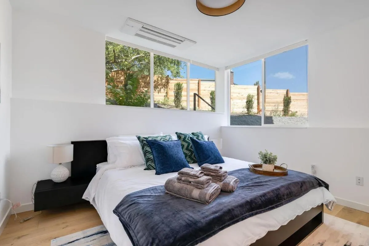 Image 1 of Perch – View Ridge Guest Suite