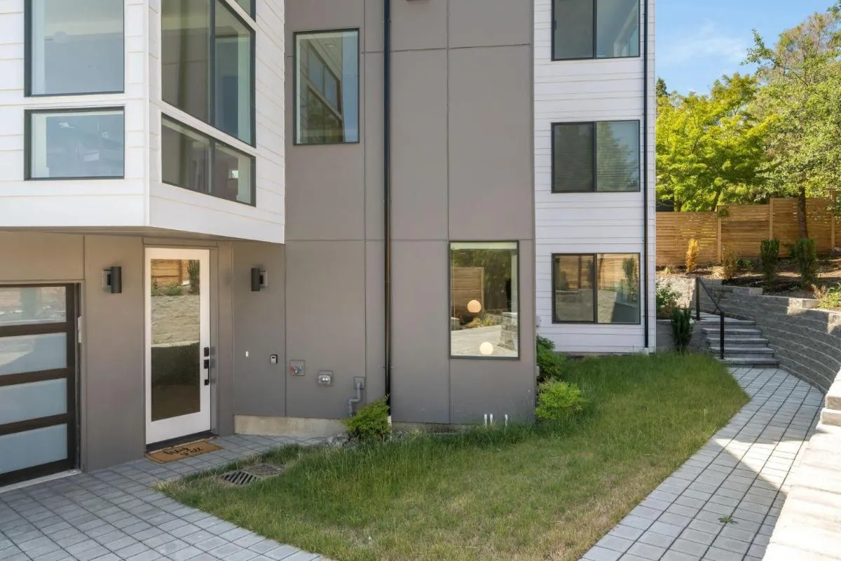 Image 5 of Perch – View Ridge Guest Suite