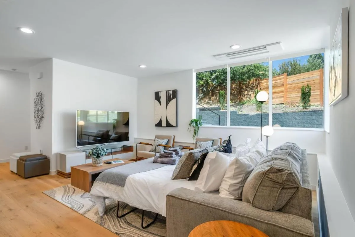 Image 4 of Perch – View Ridge Guest Suite