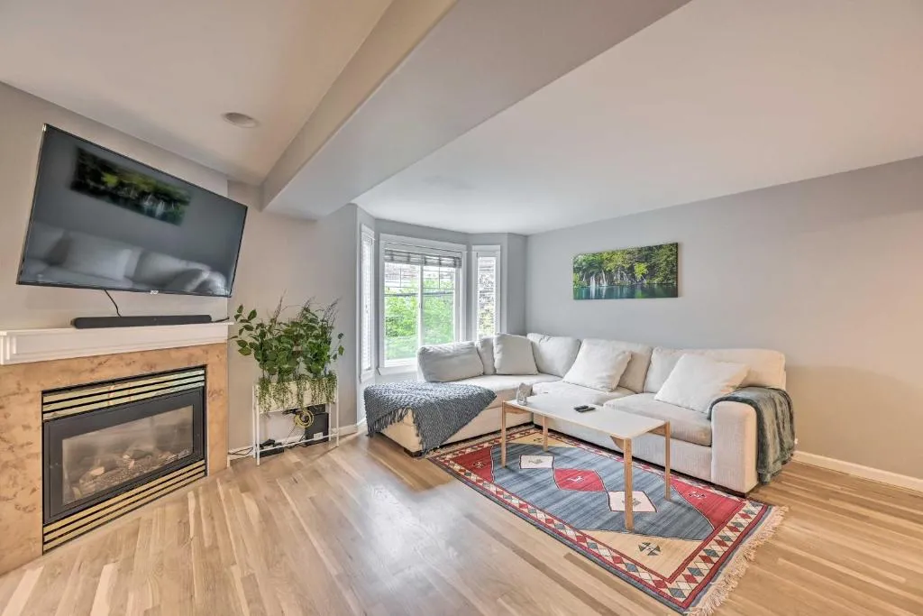 Image of Pet-Friendly Seattle Townhome Less Than 1 Mile to Lake!