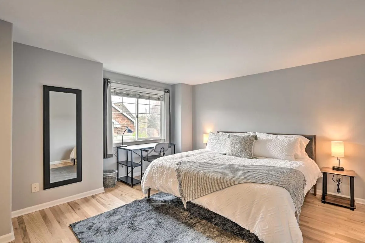 Image 1 of Pet-Friendly Seattle Townhome Less Than 1 Mile to Lake!