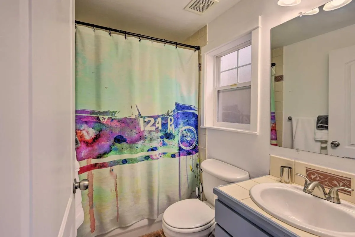 Image 2 of Pet-Friendly Seattle Townhome Less Than 1 Mile to Lake!