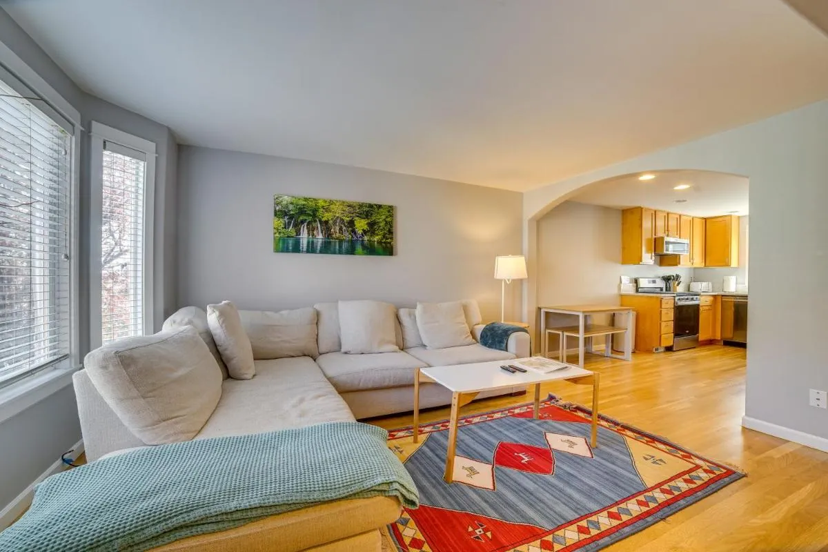 Image 3 of Pet-Friendly Seattle Townhome Less Than 1 Mile to Lake!