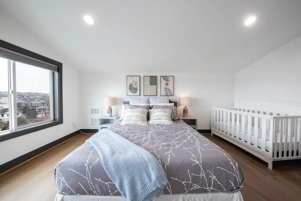 Image of Queen Anne Modern Family Home Free Parking – SLU – Gym